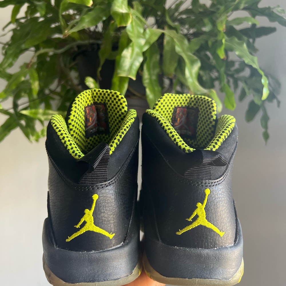 Jordan Retro 5 Venom Black Sneakers - Picture 15 of 15